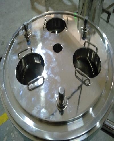 Sanitary Manway on Vessel Lid